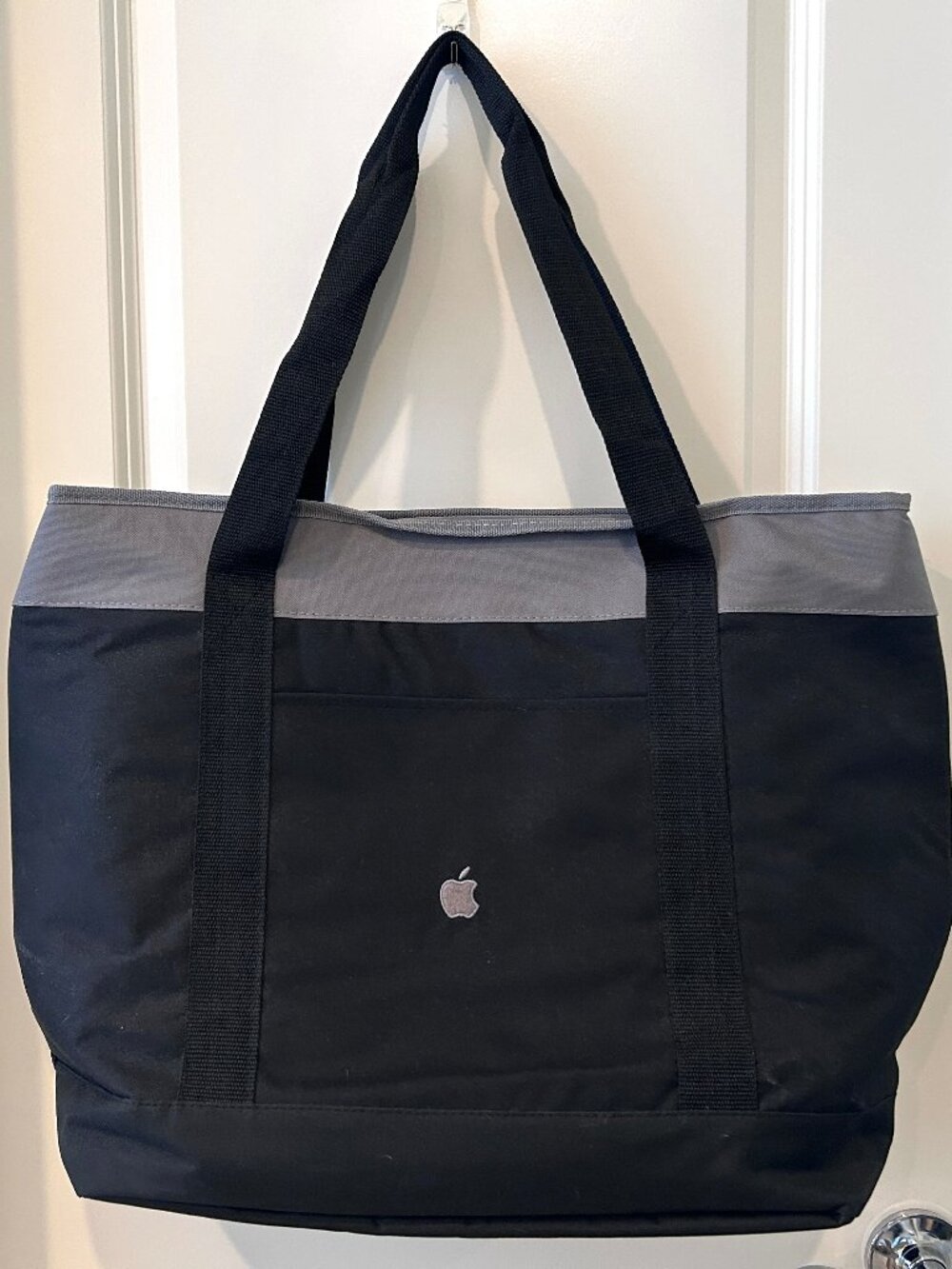 Apple Employee Exclusive Insulated Tote Bag brand new Large size